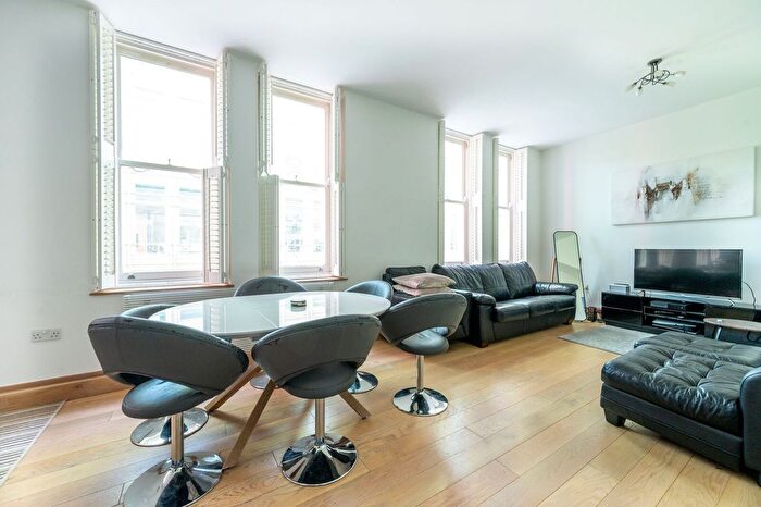 3 Bedroom Maisonette For Sale In Shaftesbury Avenue, Covent Garden, London, WC2H