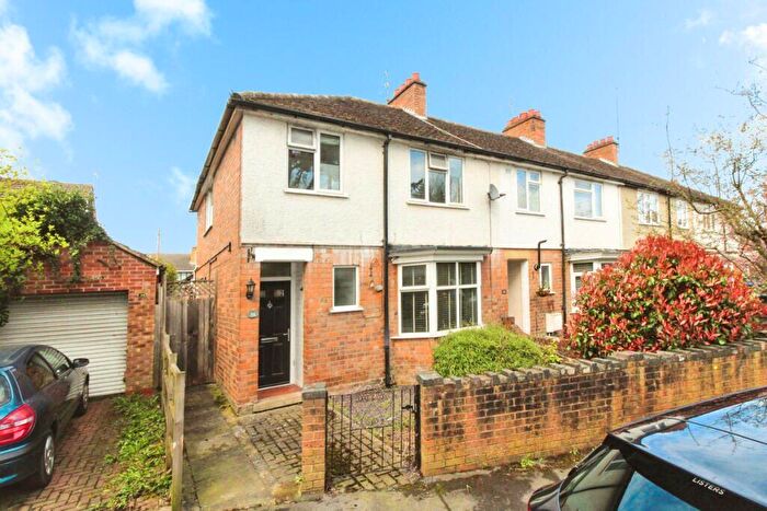 3 Bedroom End Of Terrace House For Sale In Woodcote Road, Warwick, Warwickshire, CV34