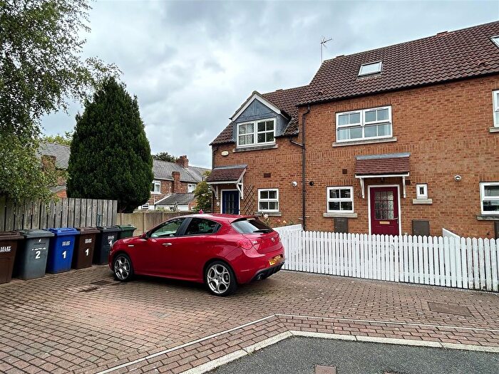 3 Bedroom Terraced House To Rent In Carpenters Court, Selby, YO8