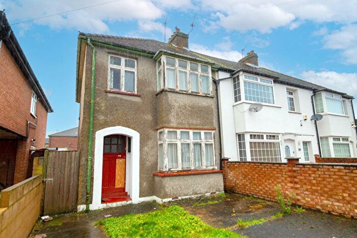 3 Bedroom End Terrace House For Sale In Faraday Road, Slough, SL2