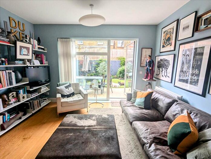 2 Bedroom House To Rent In Peabody Cottages, Herne Hill, London, SE24