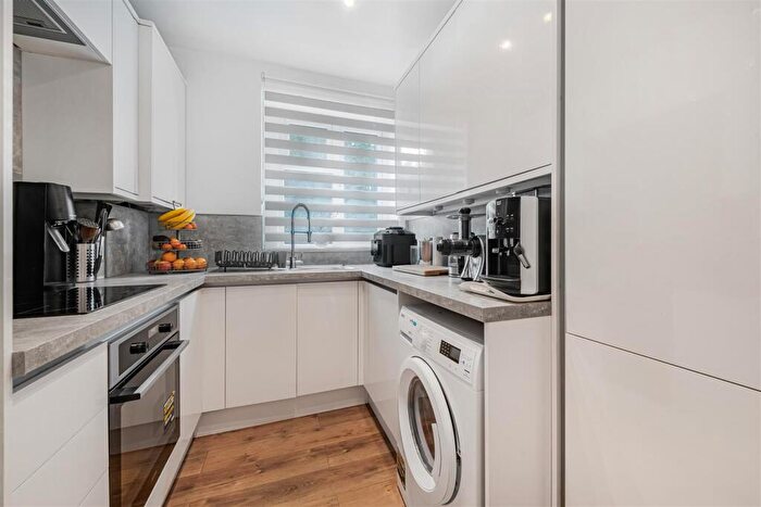 2 Bedroom Apartment For Sale In Carshalton Road, Sutton, SM1