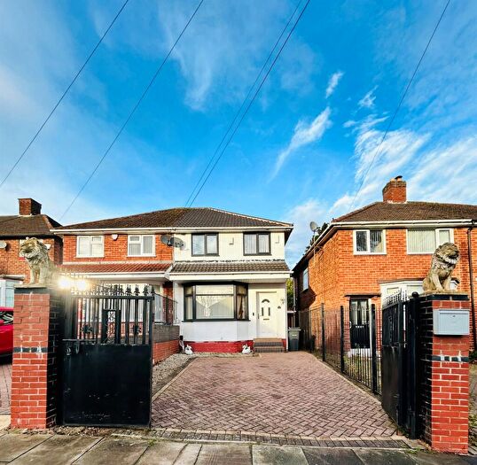 3 Bedroom Semi Detached House For Sale In Delhurst Road, Birmingham, B44