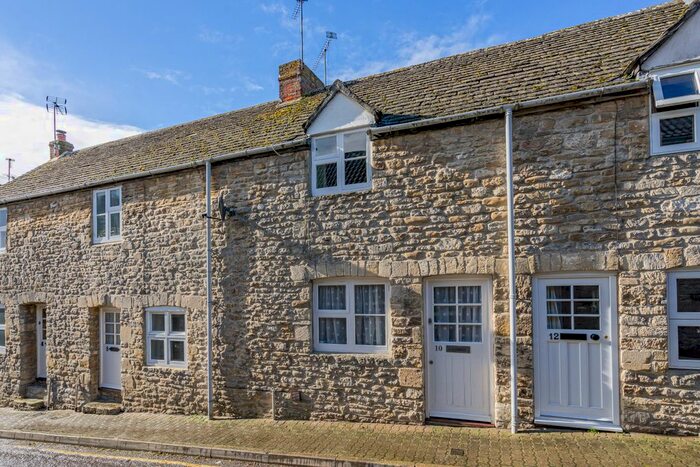 2 Bedroom Terraced House To Rent In West Street, Malmesbury, SN16