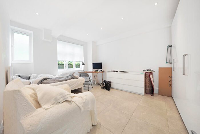 Flat To Rent In Grove Hall Court, Hall Road, NW8