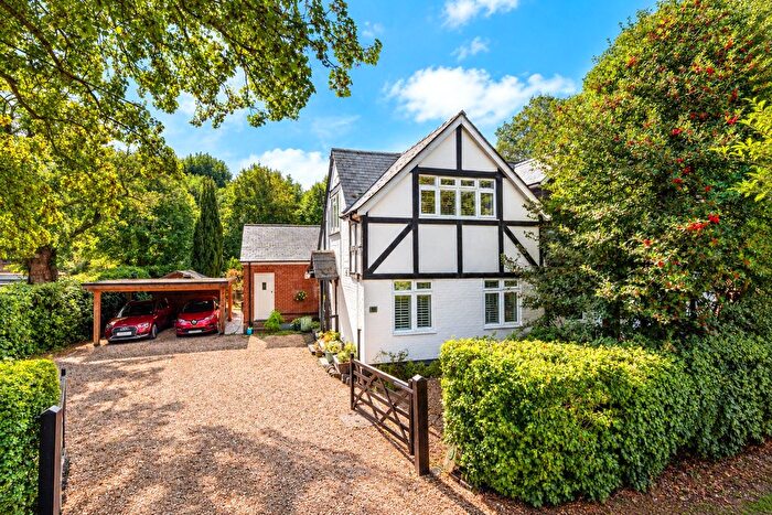 4 Bedroom Detached House For Sale In Lightwater, Surrey, GU18