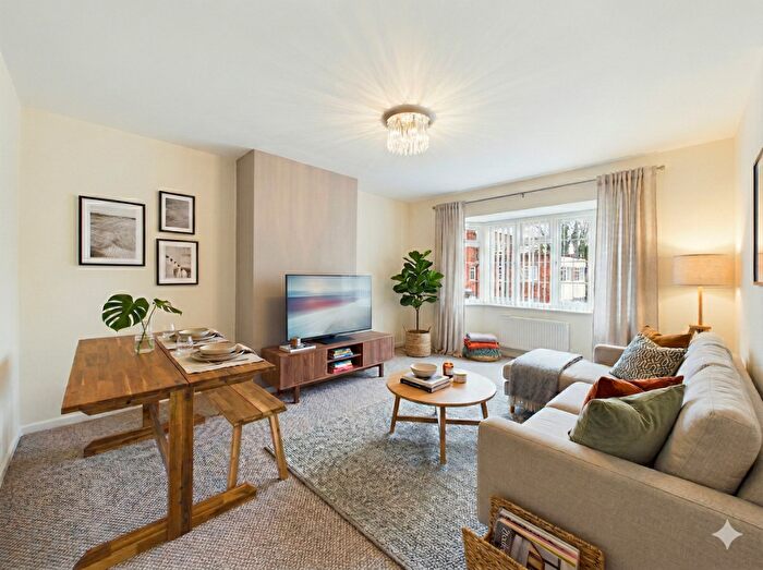 3 Bedroom Apartment To Rent In Coley Avenue, Reading, Berkshire, RG1