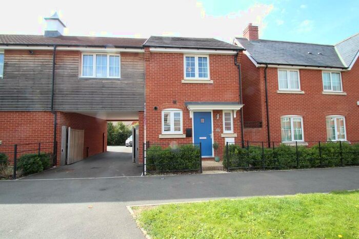 2 Bedroom House To Rent In Paradise Orchard, Aylesbury, HP18