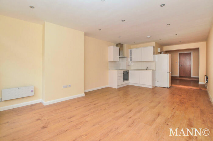 Studio To Rent In *Zero Deposit Option Available *George Street, East Croydon, CR0