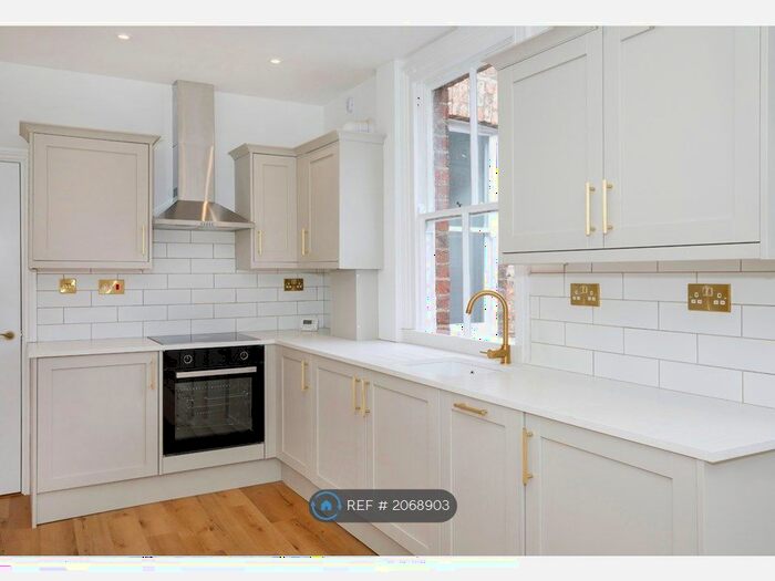 2 Bedroom Flat To Rent In Bootham Crescent, York, YO30