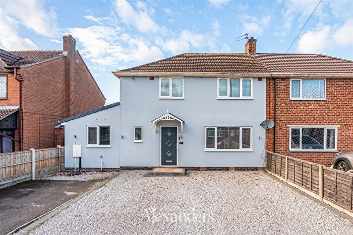 3 Bedroom Semi-Detached House For Sale In Hallfield, Twycross, CV9