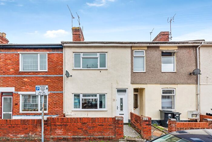 3 Bedroom Terraced House For Sale In Theobald Street, Swindon, SN1