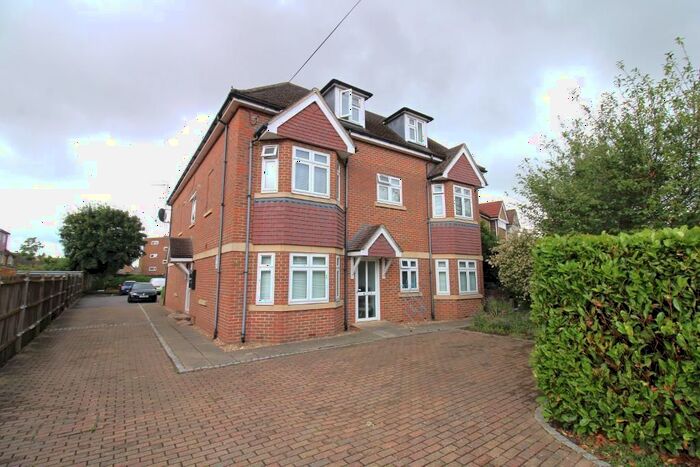 2 Bedroom Flat To Rent In Frome Lodge, Cranford Lane, Harlington, UB3