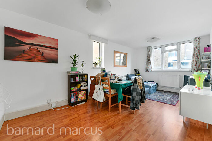 1 Bedroom Apartment To Rent In Ashley Crescent, Battersea, London, SW11