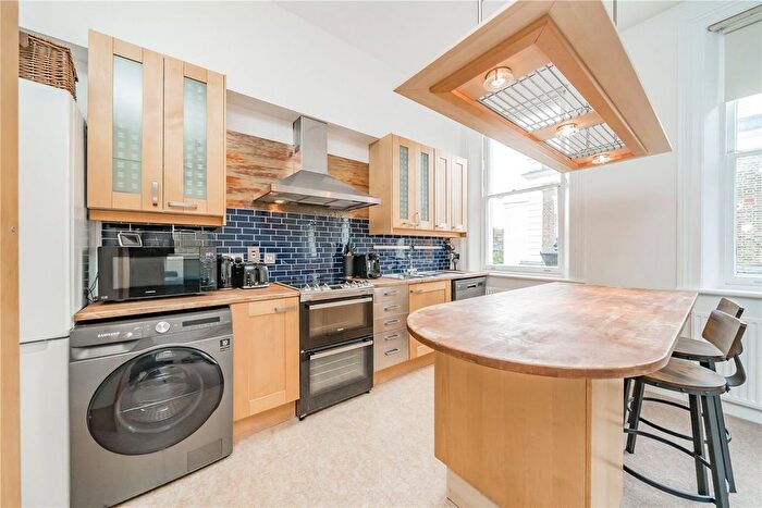 2 Bedroom Flat To Rent In Wellington Row, London, E2