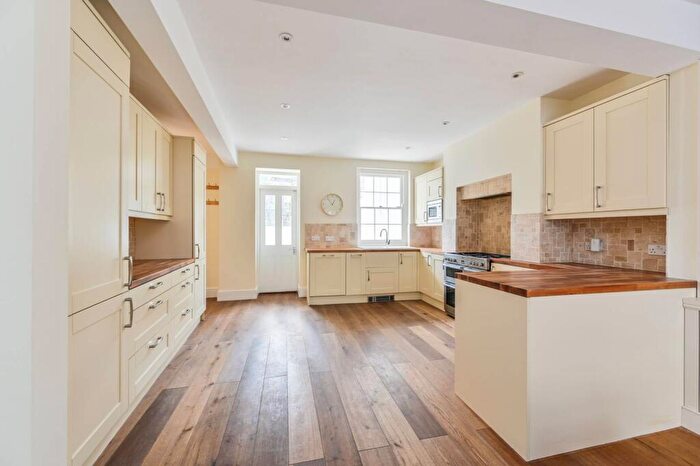 5 Bedroom Flat To Rent In Kennington Oval, Oval, London, SE11