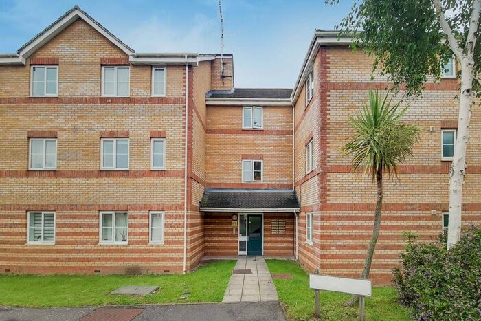 1 Bedroom Flat To Rent In Windmill Drive, Cricklewood, London, NW2