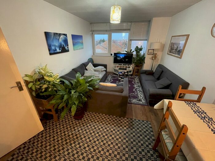 2 Bedroom Flat To Rent In Howard Park House Perry Hill, Catford Hill, London SE6