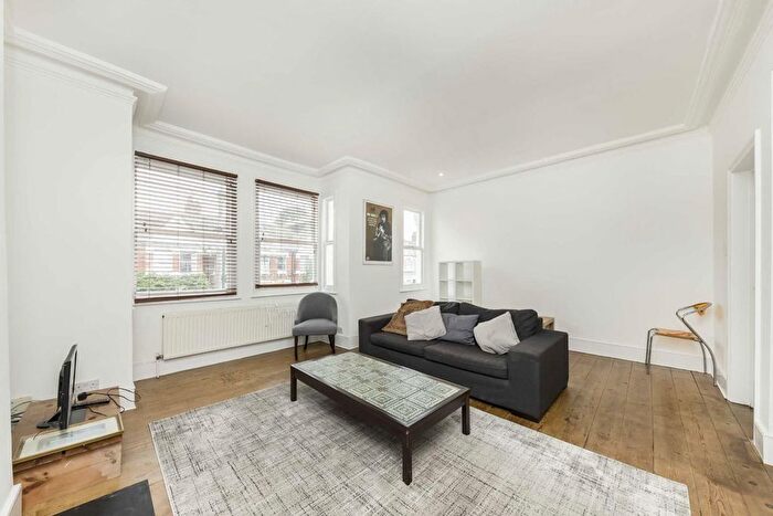 3 Bedroom Flat To Rent In Maldon Road, Acton, W3
