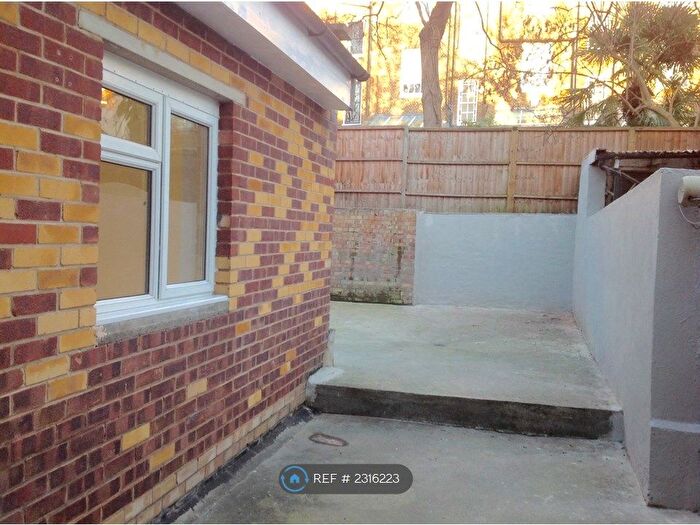 Studio To Rent In Caledonian Road, London, N1
