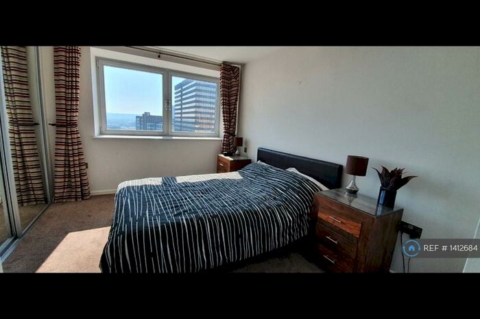 1 Bedroom Flat To Rent In Basilica, Leeds, LS1