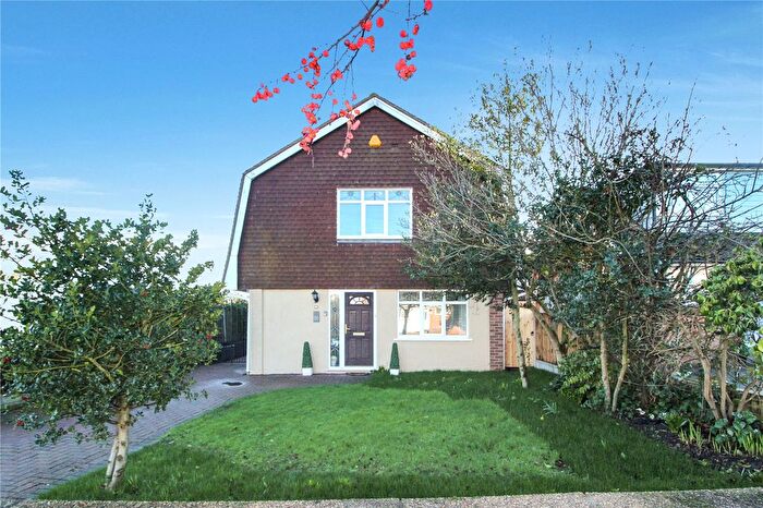 4 Bedroom Detached House For Sale In Pinewood Avenue, Leigh-On-Sea, Essex, SS9