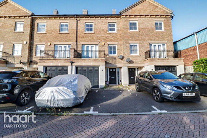 4 Bedroom Town House For Sale In Slade Green Road, Erith, DA8