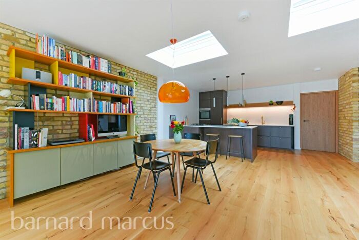 4 Bedroom Semi-Detached House For Sale In Fontenoy Road, London, SW12