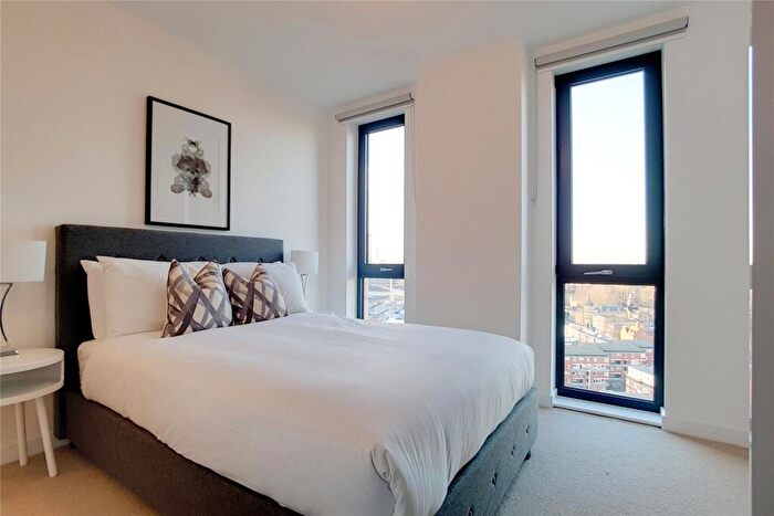 2 Bedroom Apartment To Rent In Roosevelt Tower, Williamsburg Plaza, E14