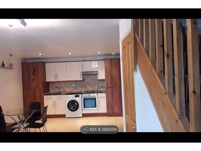 1 Bedroom Detached House To Rent In Neville Road, Chatham, ME4
