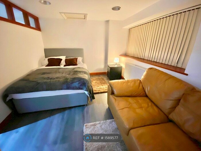 2 Bedroom Bungalow To Rent In Kingsway, Slough, SL2