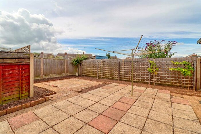 2 Bedroom Bungalow For Sale In Drakes Approach, Clacton On Sea, CO15