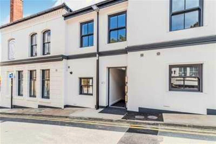 2 Bedroom Flat To Rent In Hospital Lane, Rochester, ME1