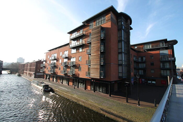 1 Bedroom Apartment To Rent In Canal Wharf, Waterfront Walk, Birmingham City Centre, B1