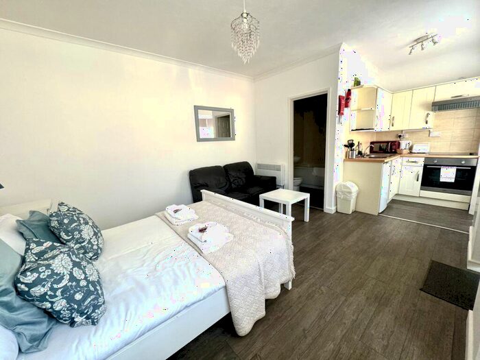 Flat To Rent In Bridge Terrace, Albert Road South, SO14