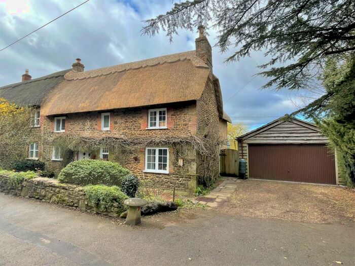 3 Bedroom Semi-Detached House For Sale In Devizes Road, Derry Hill, SN11