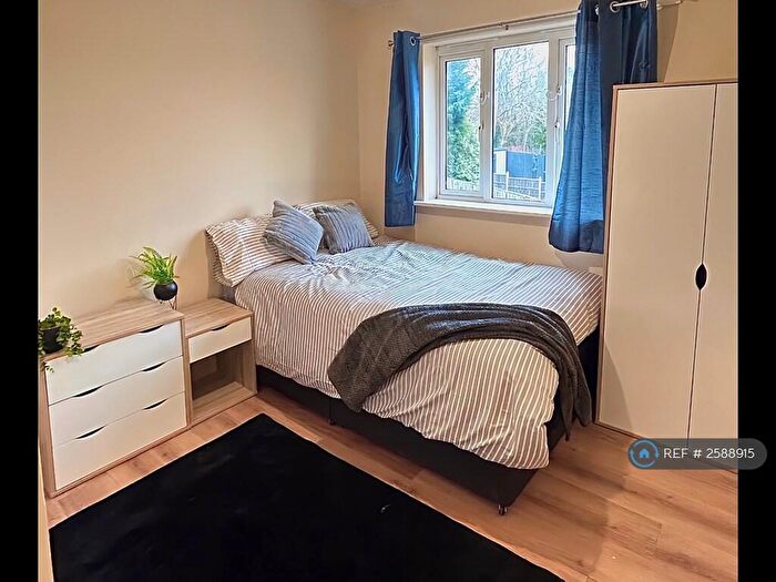 5 Bedroom Terraced House To Rent In Grazebrook Croft, Birmingham, B32