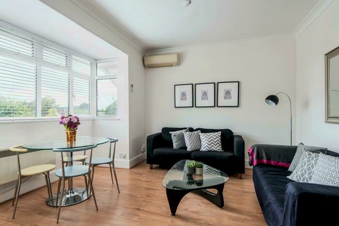 2 Bedroom Flat To Rent In St. Georges Road, Golders Green, London, NW11