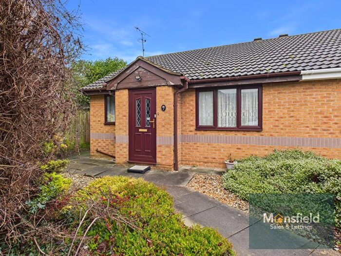 2 Bedroom Semi-Detached Bungalow For Sale In Park Hall Gardens, Mansfield Woodhouse, Mansfield, NG19