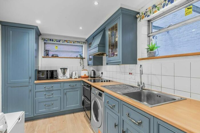 2 Bedroom Flat To Rent In Worple Road, London, SW19