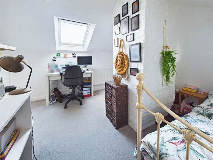 2 Bedroom Terraced House For Sale In Cross Road, Southwick, Brighton, BN42