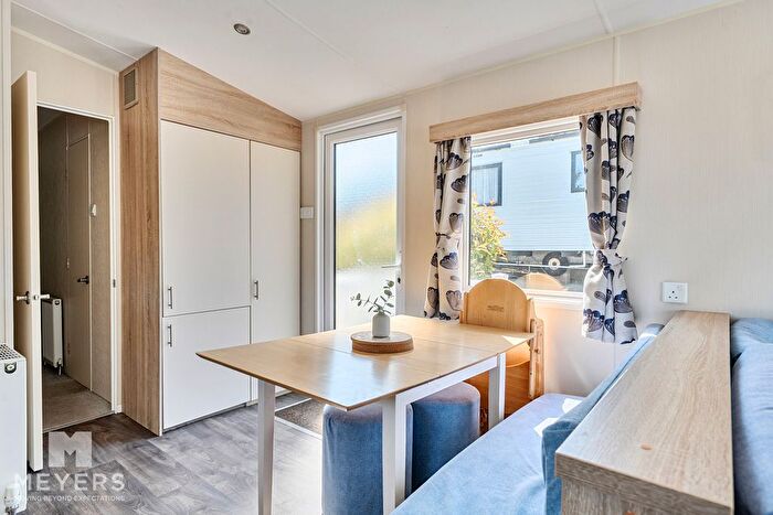 3 Bedroom Mobile/park Home For Sale In Durdle Door Holiday Park, Wareham, BH20 - Photo 9