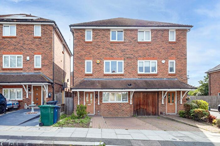 5 Bedroom Town House For Sale In Glendale Avenue, Edgware, HA8