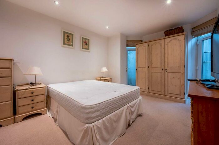 2 Bedroom Maisonette To Rent In Farnham Road, Guildford, GU2