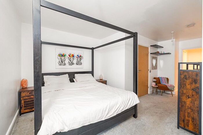 2 Bedroom Flat For Sale In Whitchurch Lane, Whitchurch, BS14