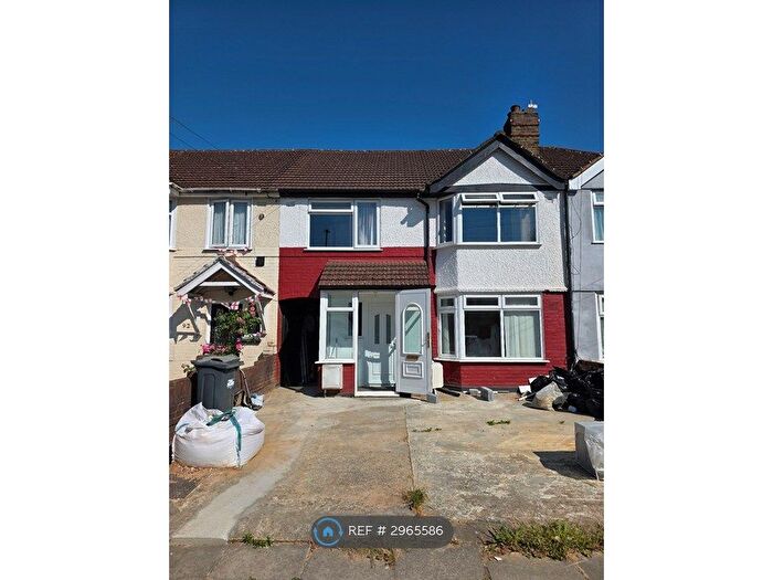 5 Bedroom Terraced House To Rent In Mornington Crescent, Hounslow, TW5
