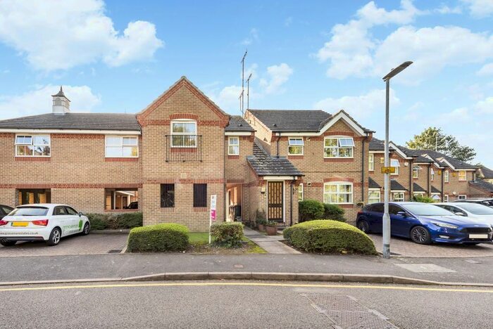 1 Bedroom Flat To Rent In Salters Close, Rickmansworth, WD3