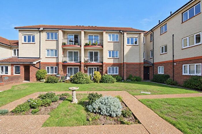 2 Bedroom Flat For Sale In Newly Renovated * Shanklin, PO37