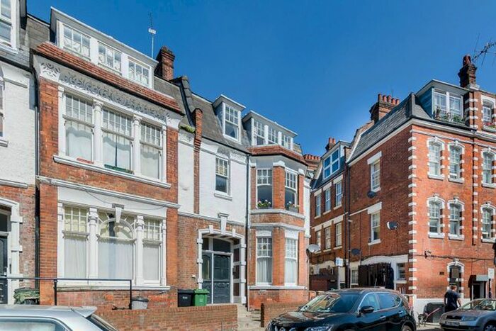 2 Bedroom Flat To Rent In Howitt Road, Belsize Park, London, NW3