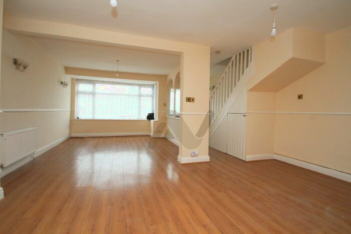 3 Bedroom Terraced House To Rent In Albany Park Avenue, Enfield, EN3